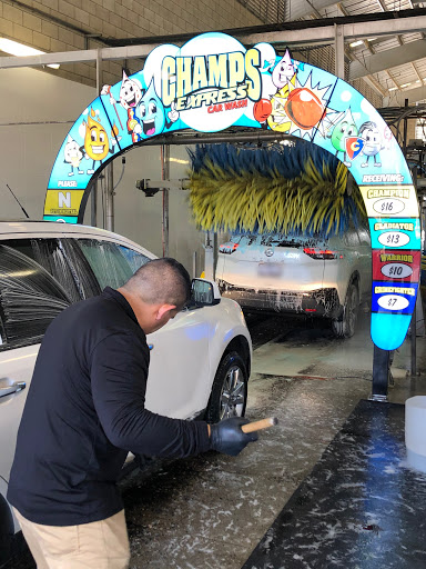 Champs Express Car Wash en Visalia