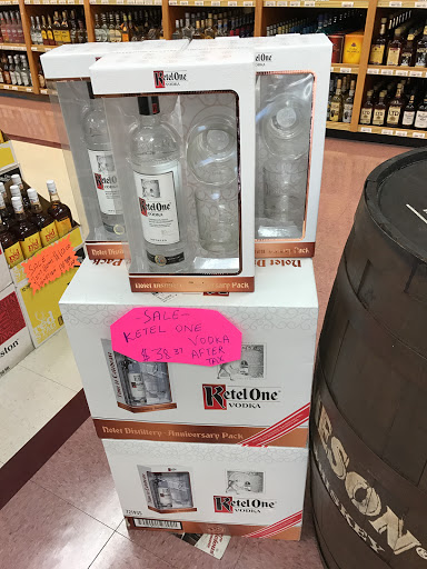 Liquor Store «White Center Liquor», reviews and photos, 9822 15th Ave SW, Seattle, WA 98106, USA