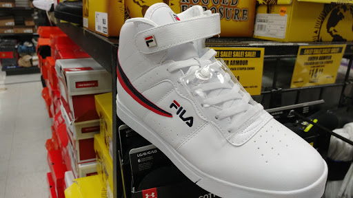 Sporting Goods Store «Big 5 Sporting Goods», reviews and photos, 7111 Eastern Ave, Bell Gardens, CA 90201, USA