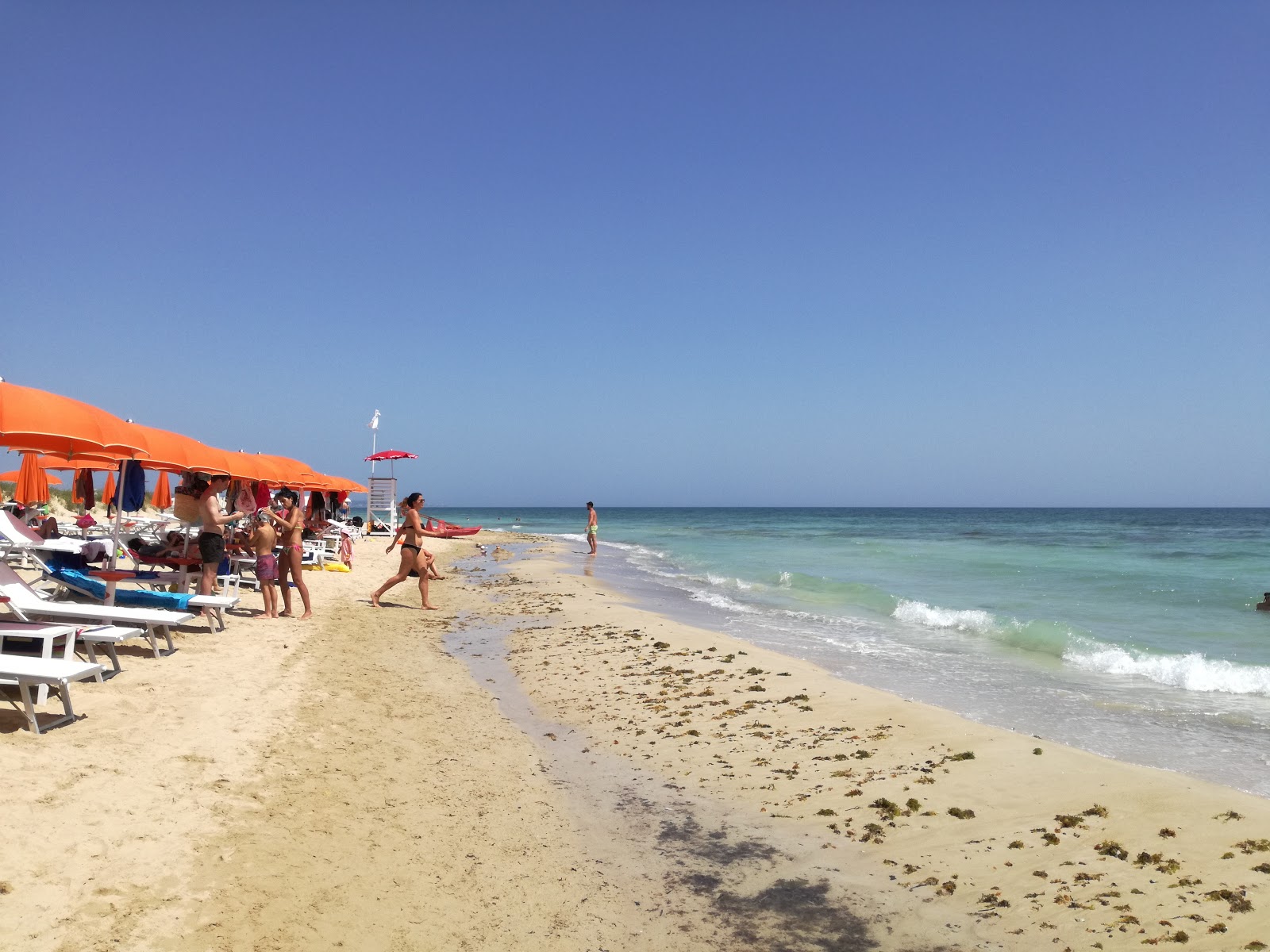 Foto von Spiaggia di Torre Pali mit feiner beiger sand Oberfläche