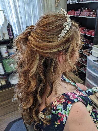 Beauty Salon «The Calla Lily Salon & Day Spa», reviews and photos, 1035 S Lincoln Ave, Aurora, IL 60505, USA