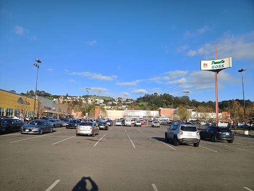 Shopping Mall «Foothill Square Shopping Center», reviews and photos, 10700 MacArthur Blvd #200, Oakland, CA 94605, USA