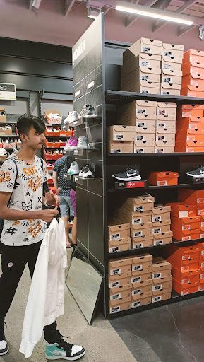 Clothing Store «Nike Factory Store», reviews and photos, 600 Bluebird Ct, Central Valley, NY 10917, USA