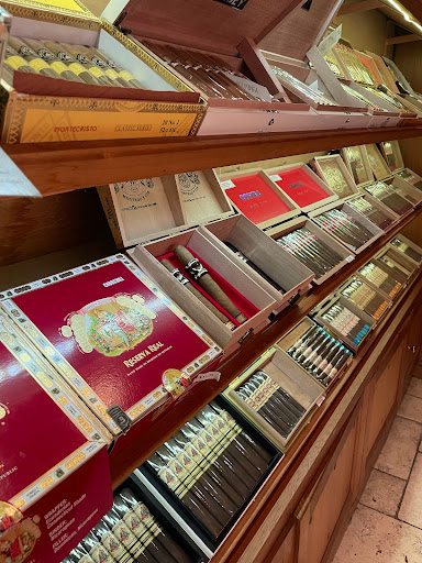 Bar «BURN by Rocky Patel», reviews and photos, 9110 Strada Pl #6160, Naples, FL 34108, USA