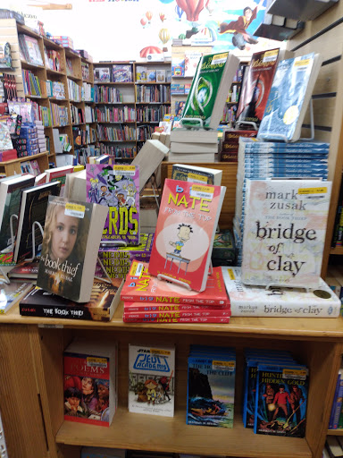 Book Store «Half Price Books», reviews and photos, 17145 W Bluemound Rd, Brookfield, WI 53005, USA