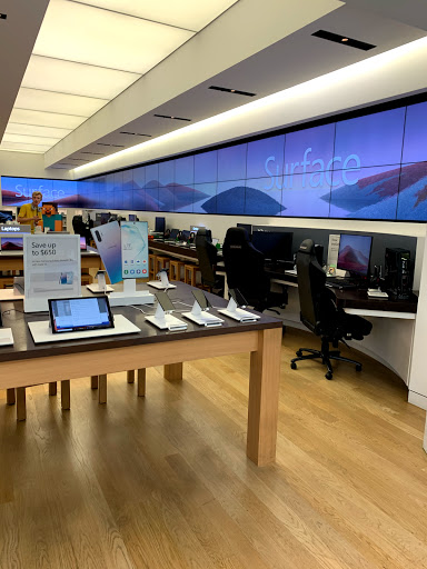 Computer Store «Microsoft Store - International Plaza», reviews and photos, 2223 N Westshore Blvd, Tampa, FL 33607, USA
