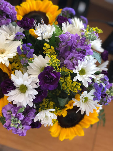 Florist «Lawrence Florist», reviews and photos, 927 N 2nd St, St Charles, MO 63301, USA