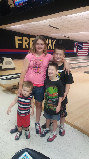 Bowling Alley «Freeway Lanes of Warren», reviews and photos, 2700 Parkman Rd NW, Warren, OH 44485, USA