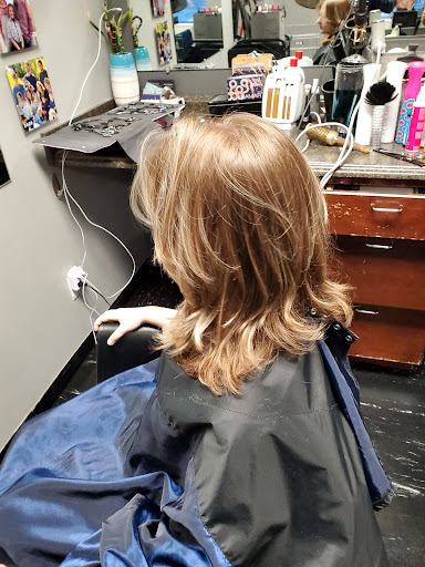 Beauty Salon «Headlines Salon & Spa», reviews and photos, 36126 Green St, New Baltimore, MI 48047, USA