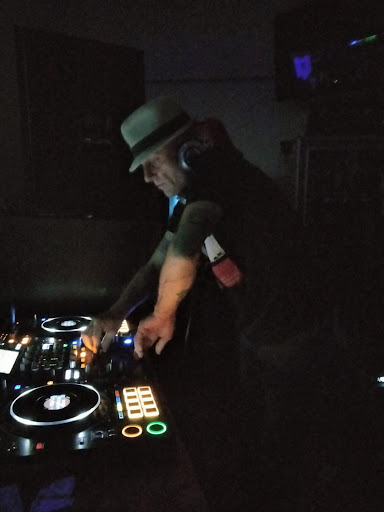 Bowling Alley «Timber Lanes Bowling Alley», reviews and photos, 1851 W Irving Park Rd, Chicago, IL 60613, USA