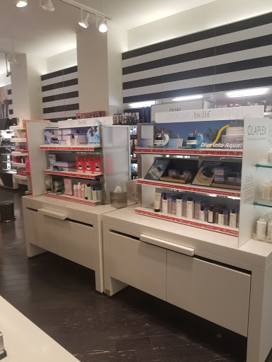 Cosmetics Store «SEPHORA», reviews and photos, 99 Rockingham Park Blvd, Salem, NH 03079, USA
