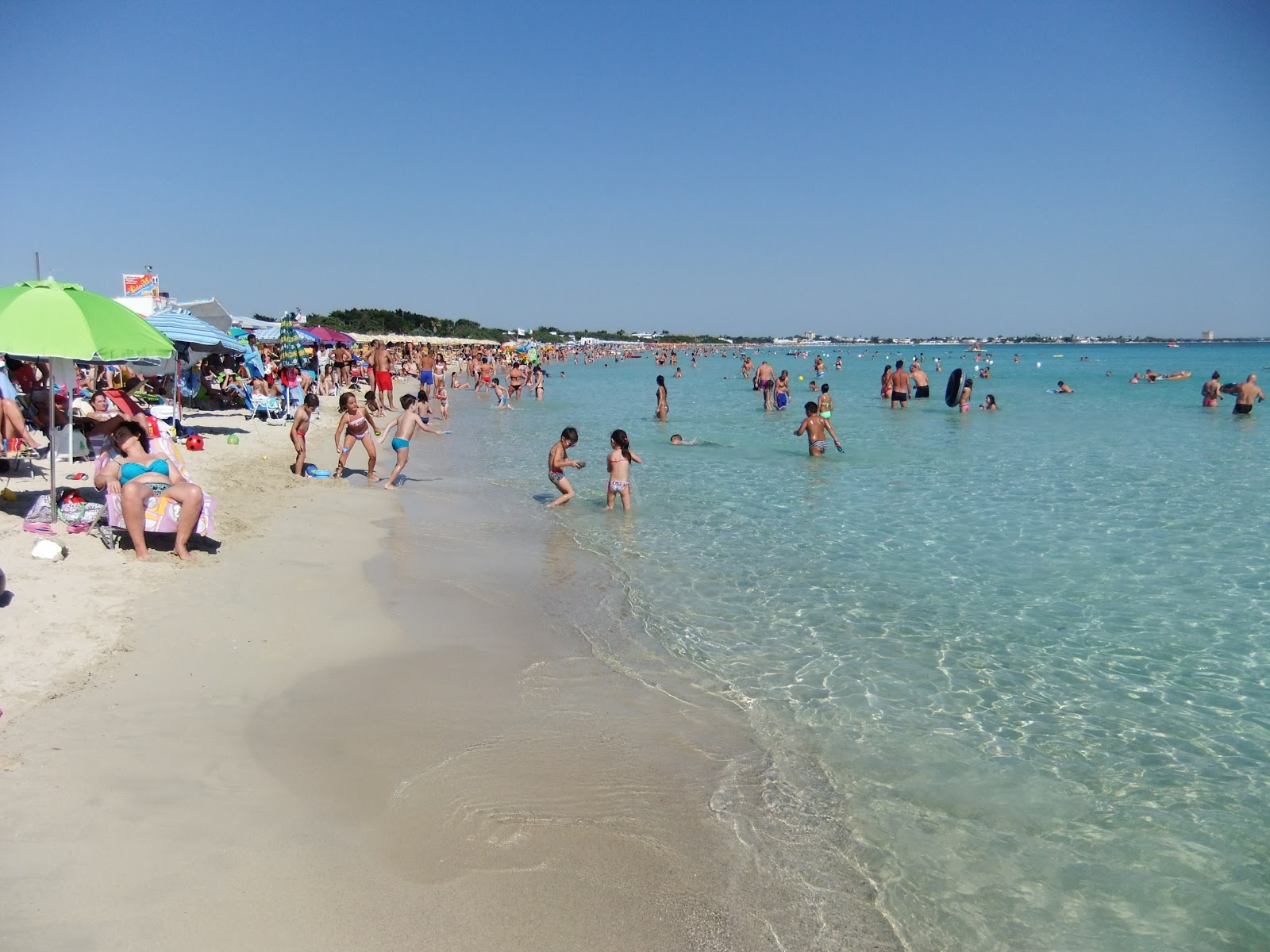 Fotografie cu Spiaggia di Torre Lapillo cu nivelul de curățenie înalt