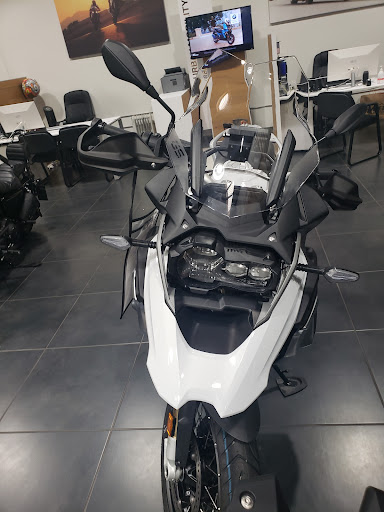 BMW Motorcycle Dealer «BMW Motorcycles of Burbank», reviews and photos, 2913 N Ontario St, Burbank, CA 91504, USA