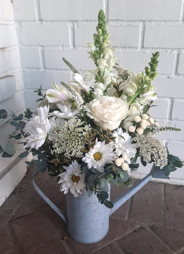 Florist «K & M Floral & Interior Plant Designs», reviews and photos, 537 Main St, Woodland, CA 95695, USA