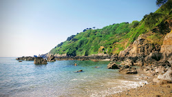 Foto von Moulin Huet Bay umgeben von Bergen