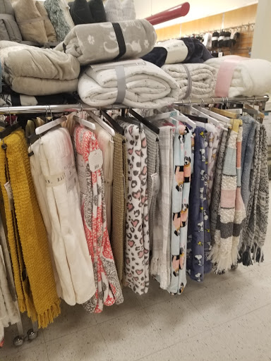 Department Store «T.J. Maxx», reviews and photos, 33025 Grand River Ave, Farmington, MI 48336, USA