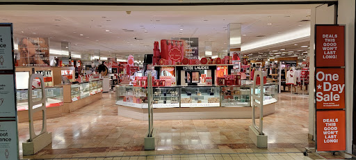 Shopping Mall «Lakeforest Mall», reviews and photos, 701 Russell Ave, Gaithersburg, MD 20877, USA