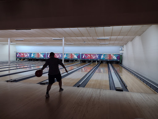 Bowling Alley «Oregon Trail Lanes», reviews and photos, 735 S Columbia River Hwy, St Helens, OR 97051, USA