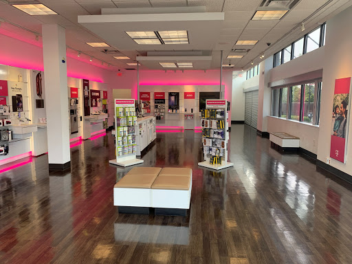 Cell Phone Store «T-Mobile», reviews and photos, 30100 Southfield Rd, Southfield, MI 48076, USA