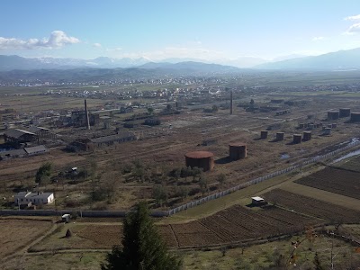 Photos of Uzina P&euml;rpunimit t&euml; Naft&euml;s