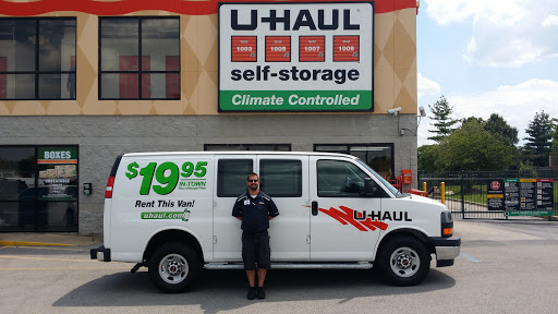 RV Storage Facility «U-Haul Moving & Storage at Big Bend Road», reviews and photos, 650 Big Bend Rd, Ballwin, MO 63021, USA