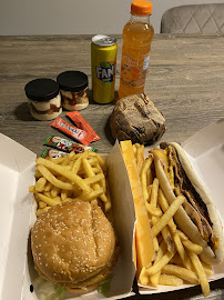 Plats et boissons du Restaurant 50th Street Burger à Louvres - n°1