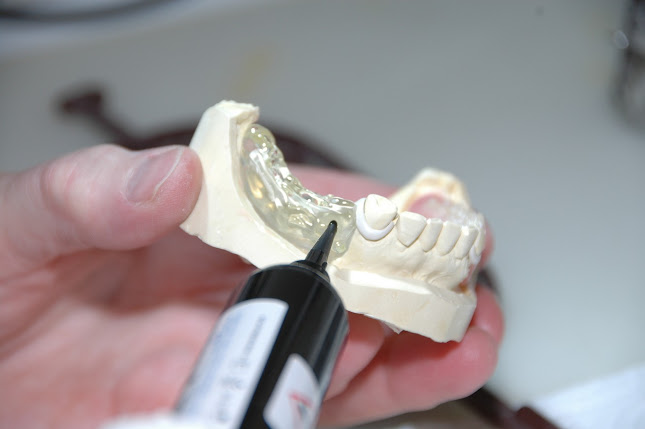 Beoordelingen van Prothésiste dentaire (réparation, confection) Evi'Dent in Bergen - Laboratorium