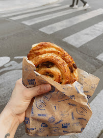 Croissant du Restaurant servant le petit-déjeuner Tranché Rochechouart - Boulangerie engagée à Paris - n°9