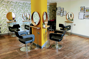 Essence hair Studio