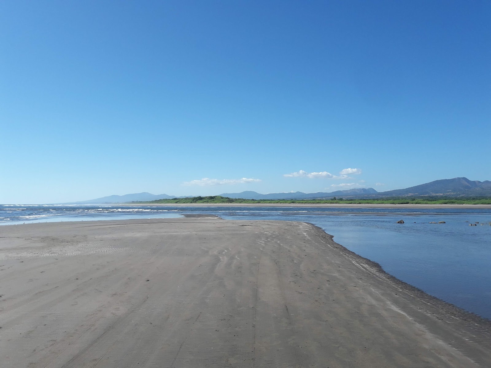 Foto di Las Tunas beach con una superficie del acqua cristallina