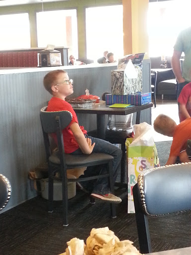 Pizza Restaurant «Round Table Pizza», reviews and photos, 16550 SE McLoughlin Blvd, Milwaukie, OR 97267, USA