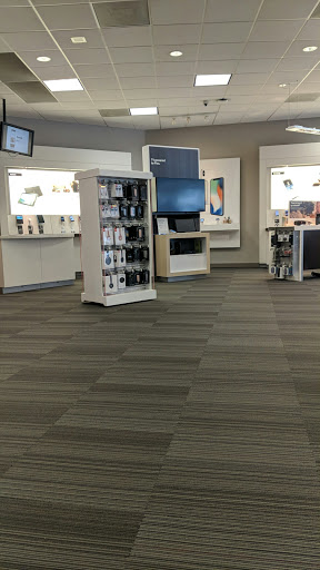 Cell Phone Store «Verizon», reviews and photos, 2544 South Rd, Poughkeepsie, NY 12601, USA