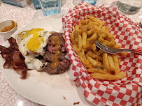 Cheeseburger du Restaurant Holly's Diner à Laval - n°4