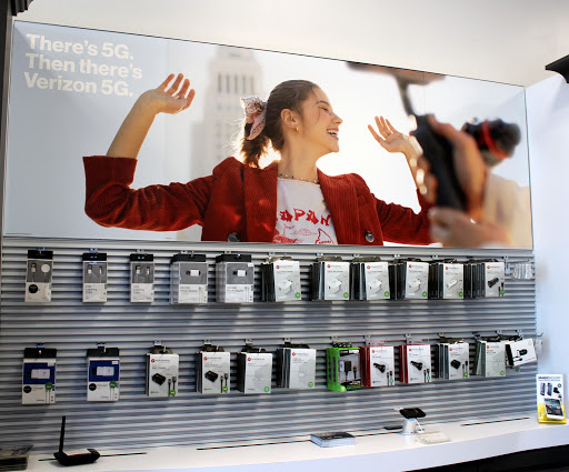 Cell Phone Store «Verizon Wireless Hopkinton», reviews and photos, 89 W Main St, Hopkinton, MA 01748, USA