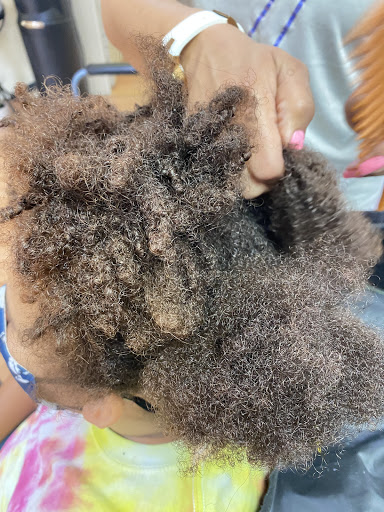 Hair Salon «Blow out Dominican Hair Salon», reviews and photos, 1413 W. O. Ezell Boulevard, Spartanburg, SC 29301, USA