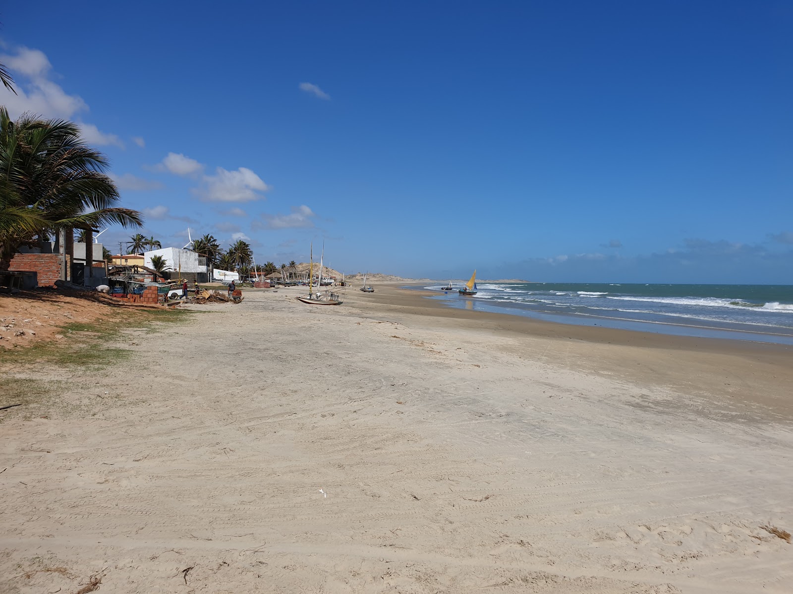 Fotografie cu Praia de Embuaca - locul popular printre cunoscătorii de relaxare
