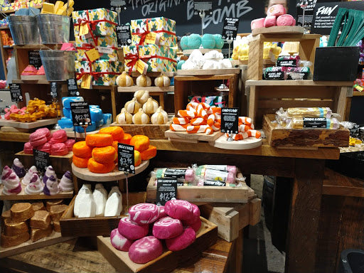 Cosmetics Store «LUSH», reviews and photos, 4999 Old Orchard Shopping Center K23, Skokie, IL 60077, USA