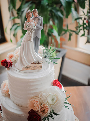 Wedding Bakery «Piece of Cake», reviews and photos, 210 Main St, Evansville, IN 47708, USA