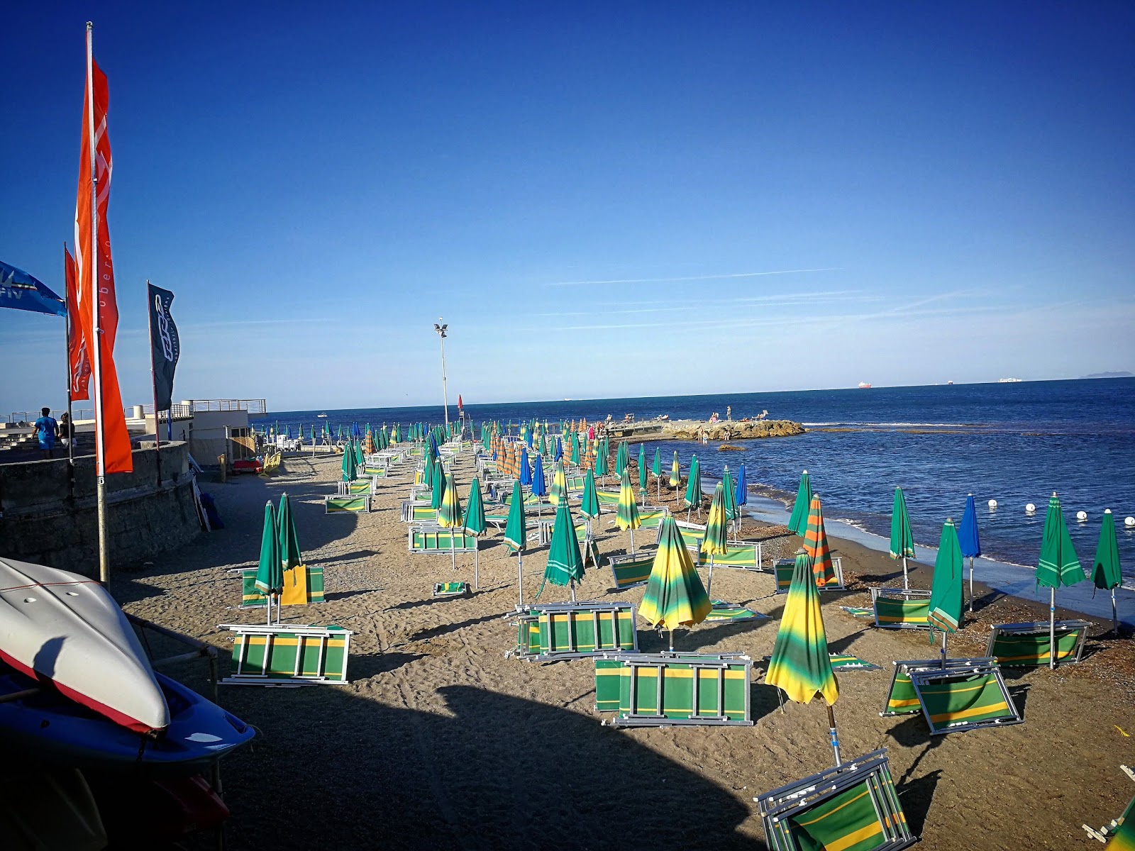 Foto von Tre Ponti beach mit kleine, graue kiesel Oberfläche