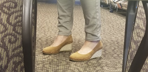 Shoe Store «DSW Designer Shoe Warehouse», reviews and photos, 100 W Higgins Rd, South Barrington, IL 60010, USA