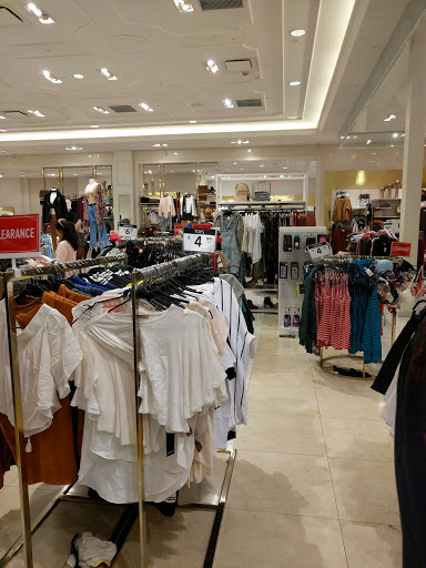 Clothing Store «Forever 21», reviews and photos, 14006 Riverside Dr # 35, Sherman Oaks, CA 91423, USA