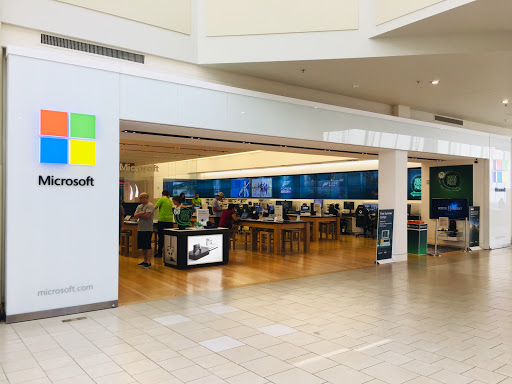 Computer Store «Microsoft Store - Freehold Raceway Mall», reviews and photos, 3710 U.S. 9, Freehold, NJ 07728, USA