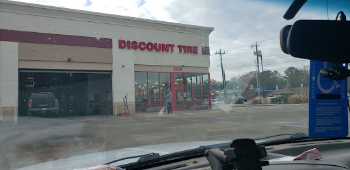 Tire Shop «Discount Tire Store - Tyler, TX», reviews and photos, 3910 S Broadway Ave, Tyler, TX 75701, USA