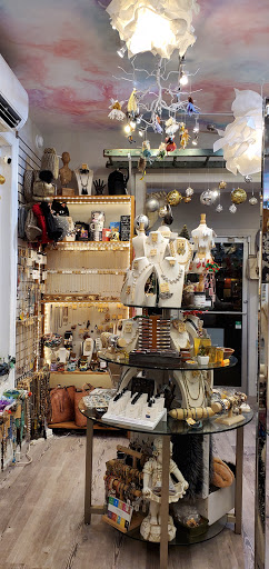 Jewelry Store «Knock Knock Boutique», reviews and photos, 110 W Chocolate Ave, Hershey, PA 17033, USA