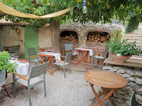 Atmosphère du Restaurant français La Terrasse Des Cigales à Mérindol - n°5