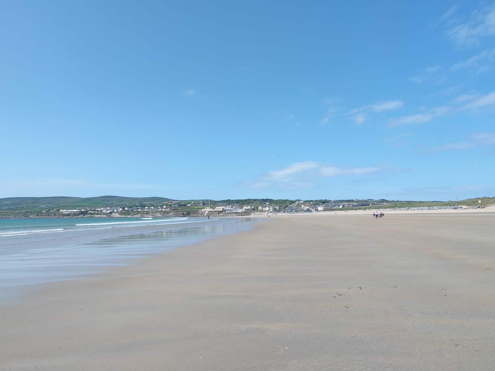 Foto de Ballyheigue Beach con parcialmente limpio nivel de limpieza