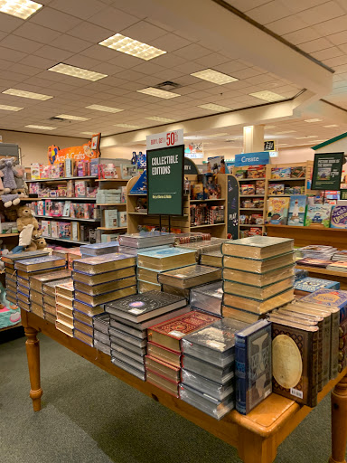 Book Store «Barnes & Noble», reviews and photos, 801 W 15th St E, Plano, TX 75075, USA