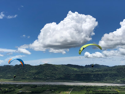 Taitung Luye high-flying paraglider takeoff field first