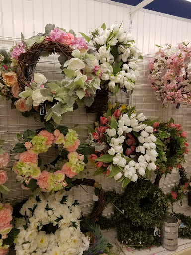 Shopping Mall «Gateway Shopping Center», reviews and photos, 1030 U.S. 9, Parlin, NJ 08859, USA