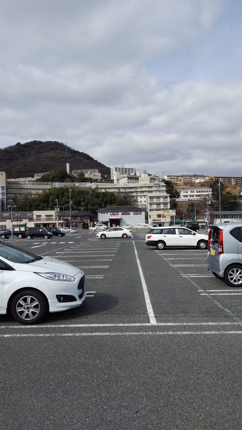 アルパーク北棟 駐車場